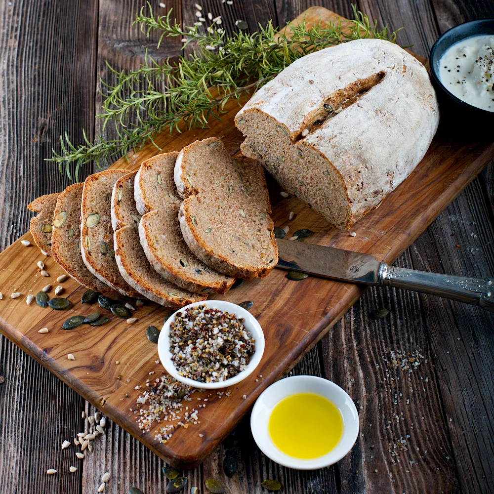 Saatenbrot, Saatenleib mit Weizen, Dinkel und Roggen