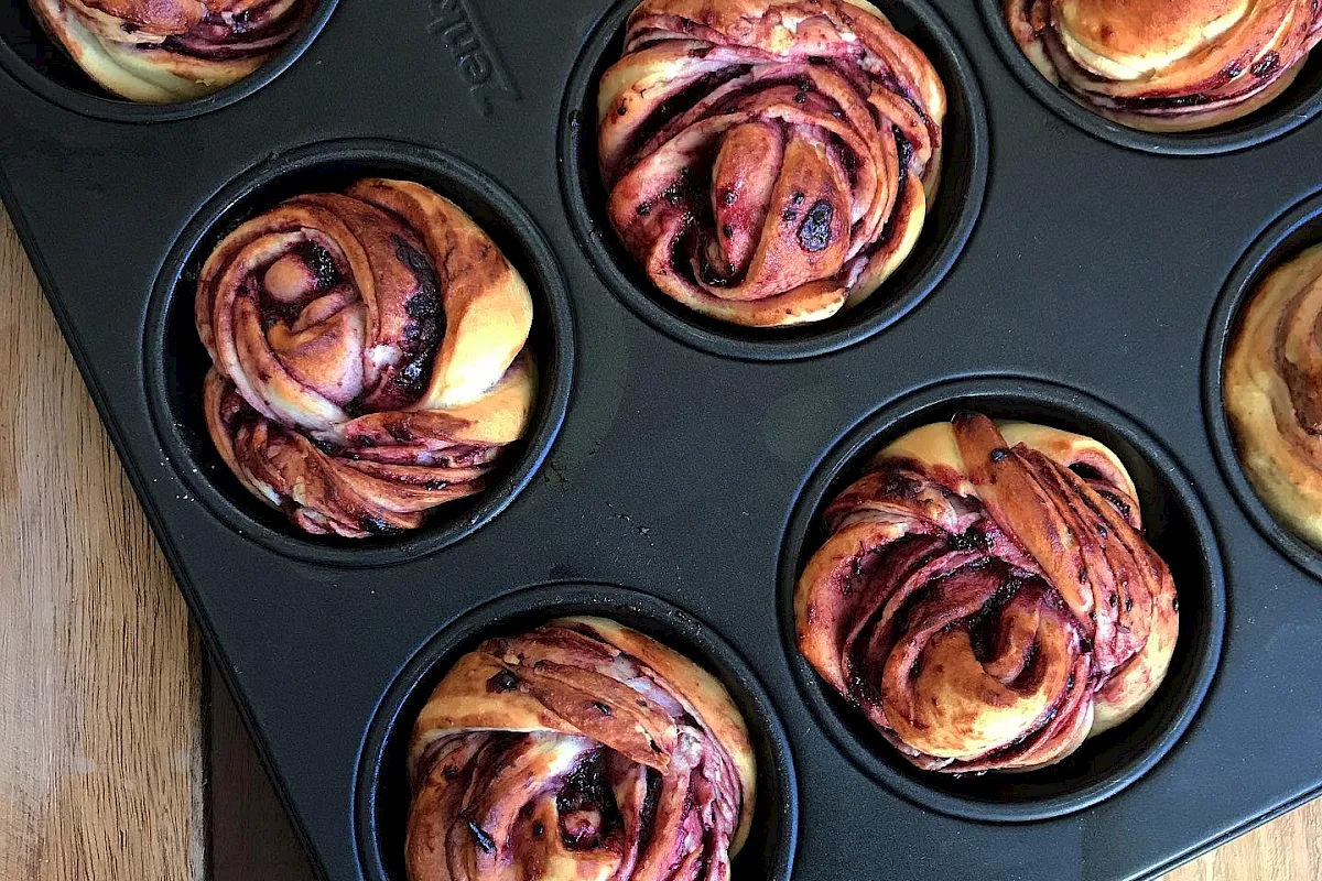 Kanelbullar mit Blaubeerf&uuml;llung
