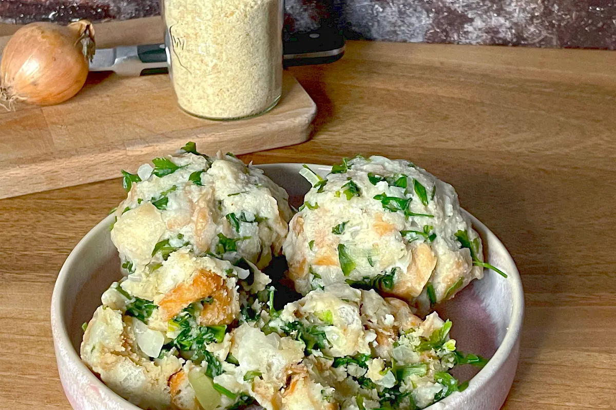 Semmelknödel mit Petersilie